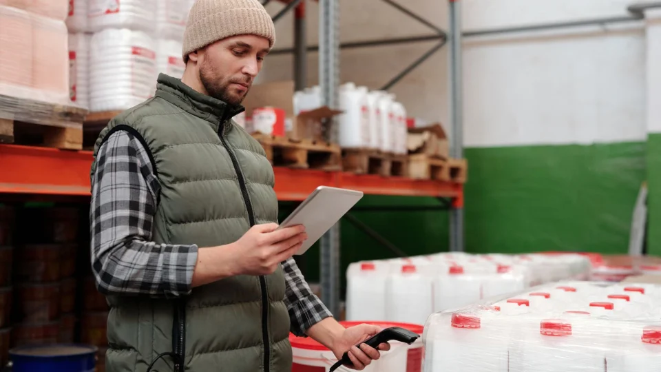Crop protection, fertilizers, and seasonal demand: why agricultural suppliers need more than an email inbox