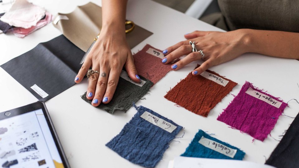 Size runs, colorways, and collection drops: why fashion wholesalers struggle with B2B order management