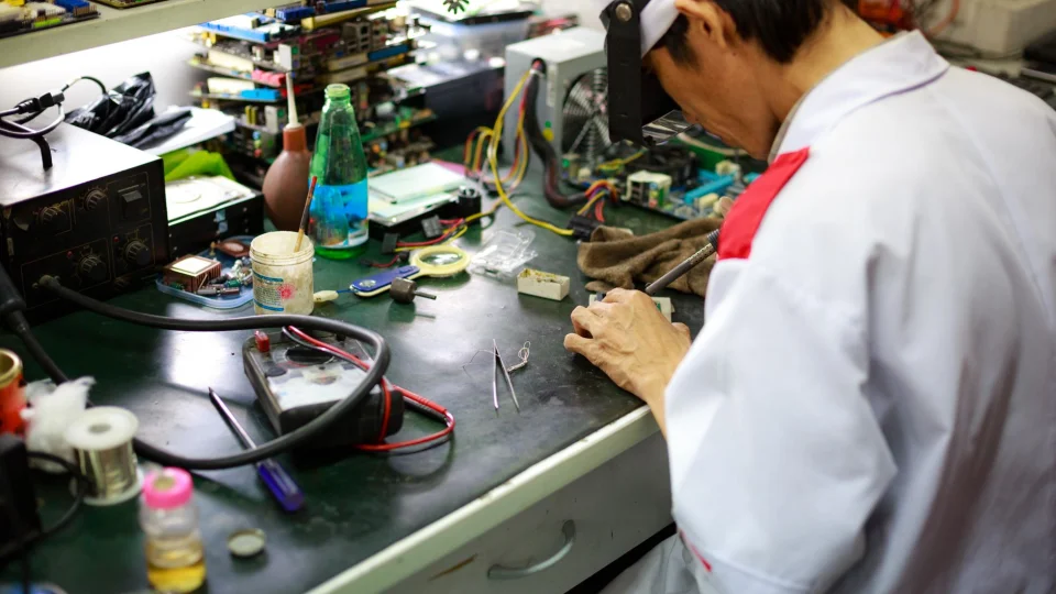 Datasheets, lead times, and cross-references: what electronics distributors get wrong about B2B buying