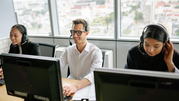 What happens when product knowledge lives only in your sales team